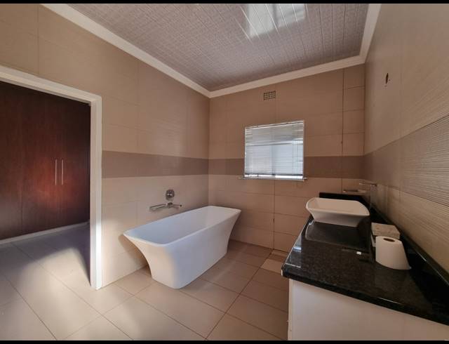 3 BEDROOM HOUSE FOR SALE IN VANDERBIJLPARK SW 1